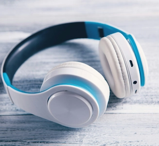 banner-headphone-img
